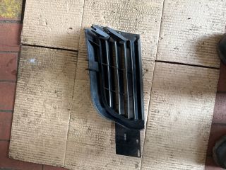 bontott MITSUBISHI CARISMA Motorháztető Díszléc Bal