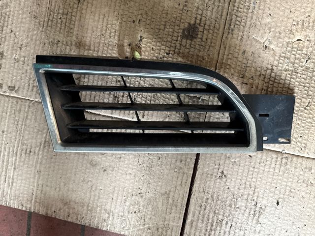 bontott MITSUBISHI CARISMA Motorháztető Díszléc Bal