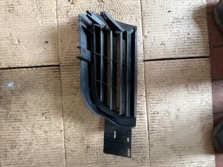 bontott MITSUBISHI CARISMA Motorháztető Díszléc Bal