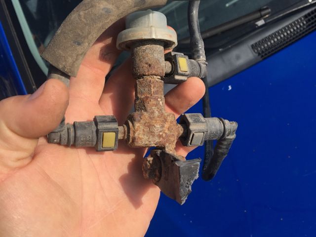 bontott MITSUBISHI CARISMA Tankszellőztető Szelep