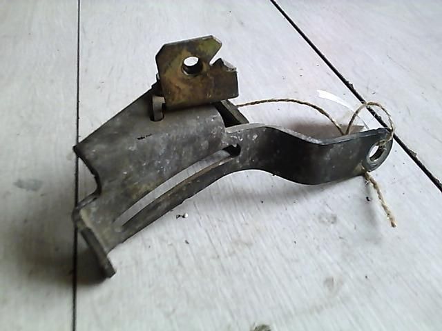 bontott MITSUBISHI CARISMA Tartó Bak