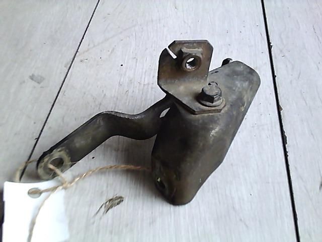 bontott MITSUBISHI CARISMA Tartó Bak