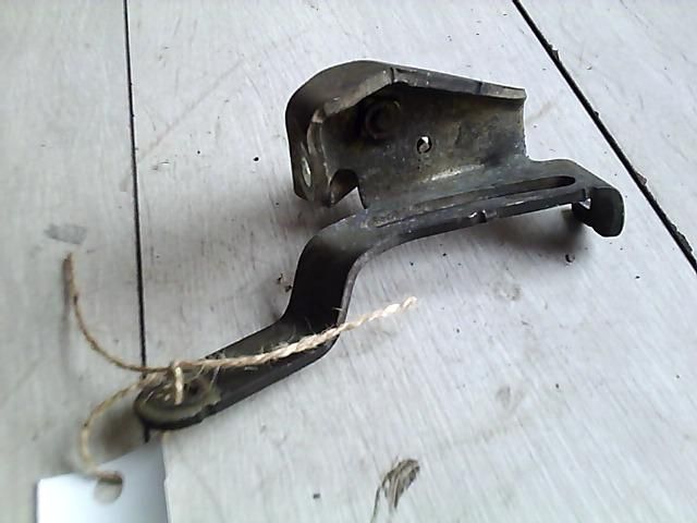 bontott MITSUBISHI CARISMA Tartó Bak