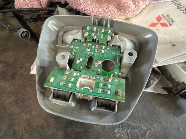 bontott MITSUBISHI CARISMA Tetőablak Kapcsoló