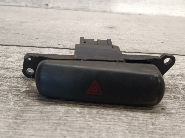 bontott MITSUBISHI CARISMA Vészvillogó Kapcsoló