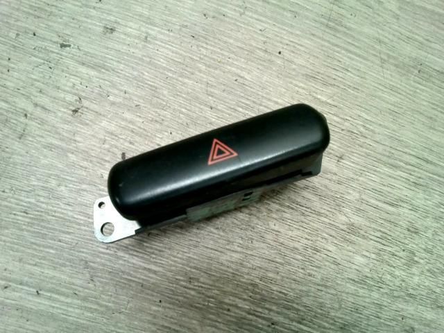 bontott MITSUBISHI CARISMA Vészvillogó Kapcsoló