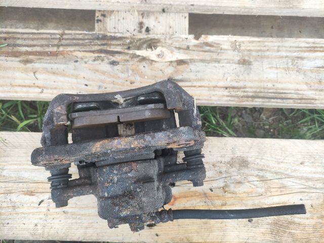 bontott MITSUBISHI COLT Bal első Féknyereg Munkahengerrel