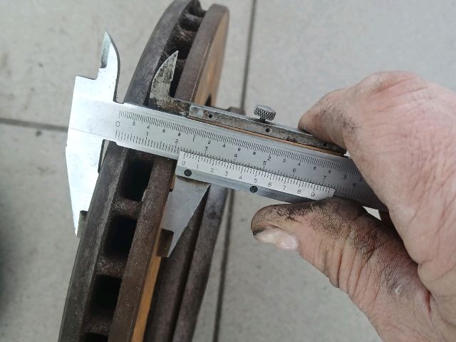 bontott MITSUBISHI COLT Első Pár Féktárcsa