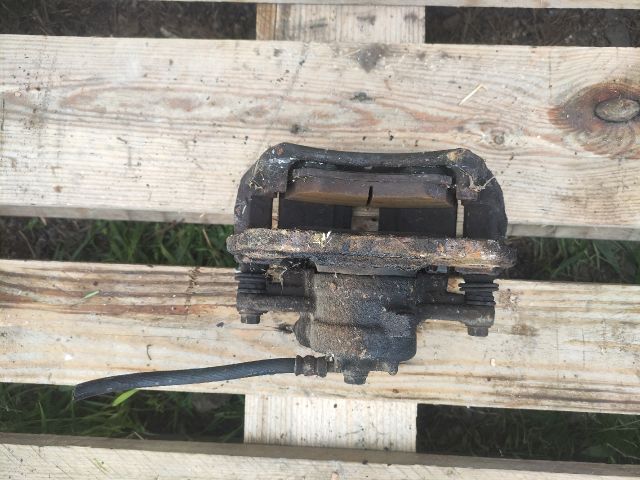 bontott MITSUBISHI COLT Jobb első Féknyereg Munkahengerrel