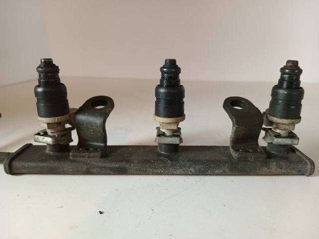 bontott MITSUBISHI COLT Porlasztó Sor / Híd