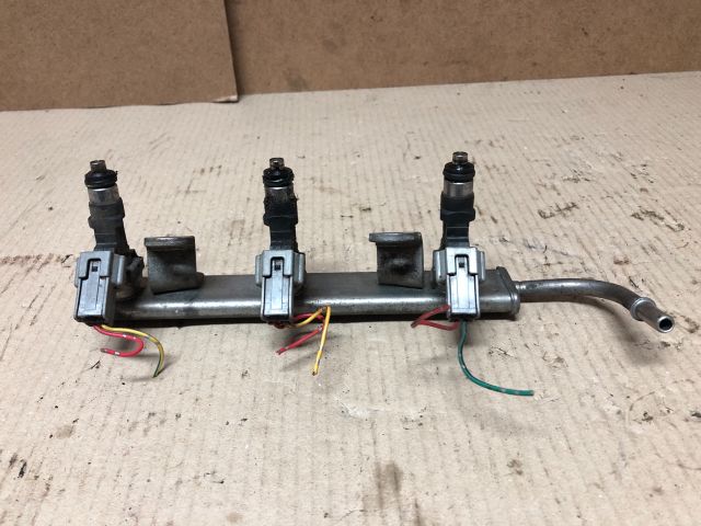 bontott MITSUBISHI COLT Porlasztó Sor / Híd