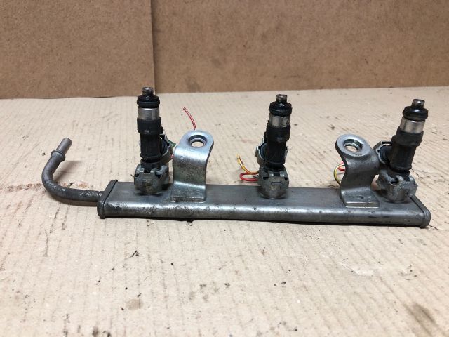 bontott MITSUBISHI COLT Porlasztó Sor / Híd