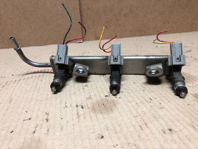 bontott MITSUBISHI COLT Porlasztó Sor / Híd