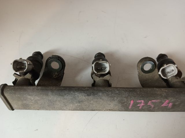 bontott MITSUBISHI COLT Porlasztó Sor / Híd