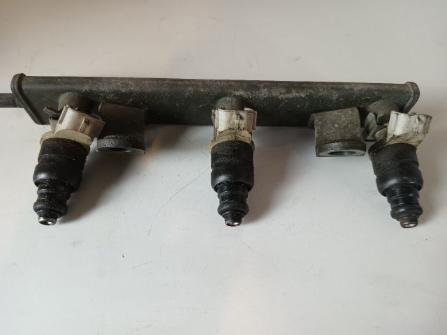 bontott MITSUBISHI COLT Porlasztó Sor / Híd