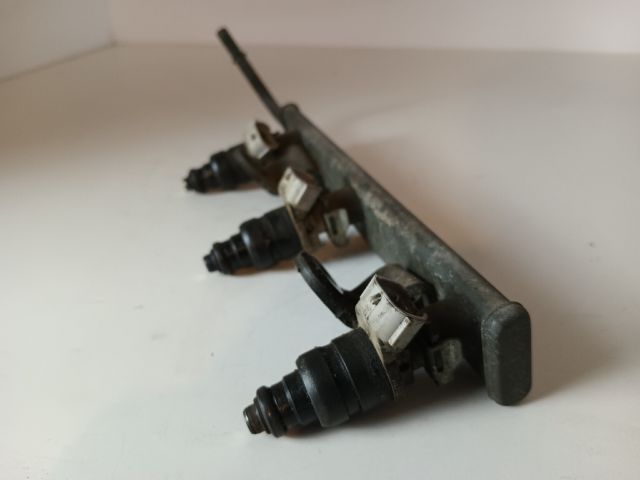 bontott MITSUBISHI COLT Porlasztó Sor / Híd