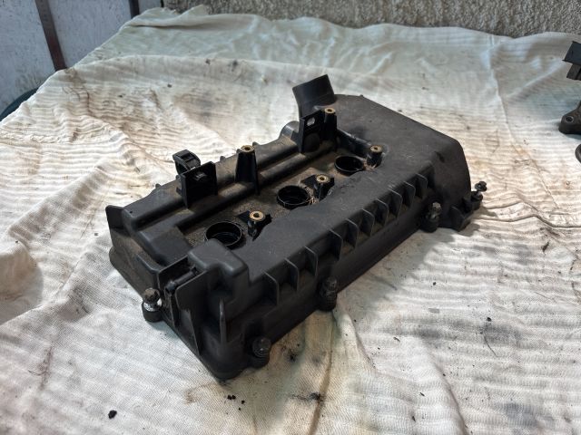 bontott MITSUBISHI COLT Szelepfedél