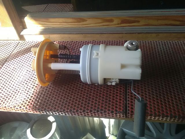 bontott MITSUBISHI COLT Üzemanyag Szivattyú