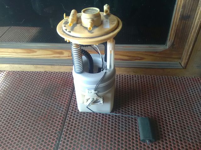 bontott MITSUBISHI COLT Üzemanyag Szivattyú