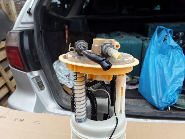 bontott MITSUBISHI COLT Üzemanyag Szivattyú