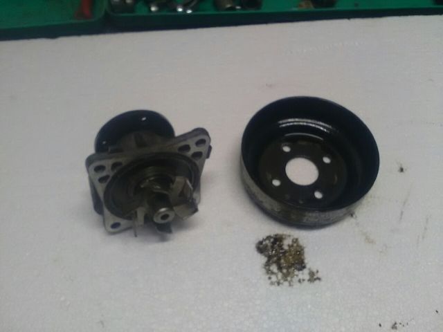 bontott MITSUBISHI COLT Vízpumpa