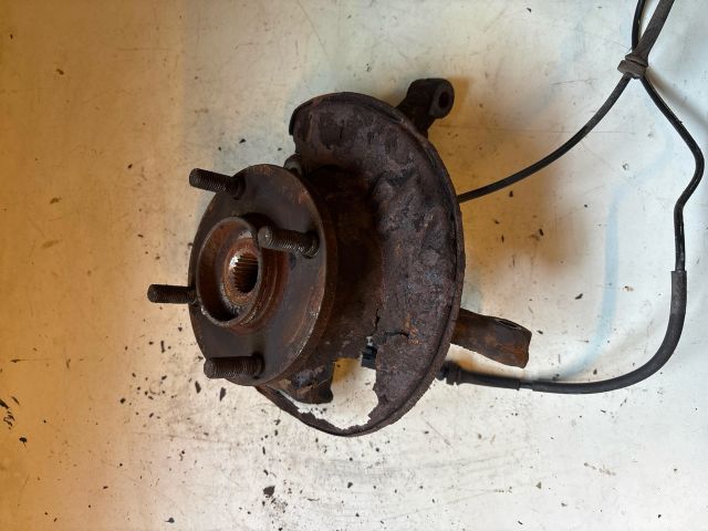 bontott MITSUBISHI COLT Bal első Csonkállvány Kerékaggyal