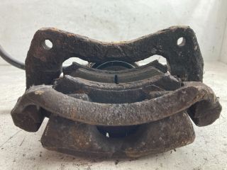 bontott MITSUBISHI COLT Bal első Féknyereg Munkahengerrel