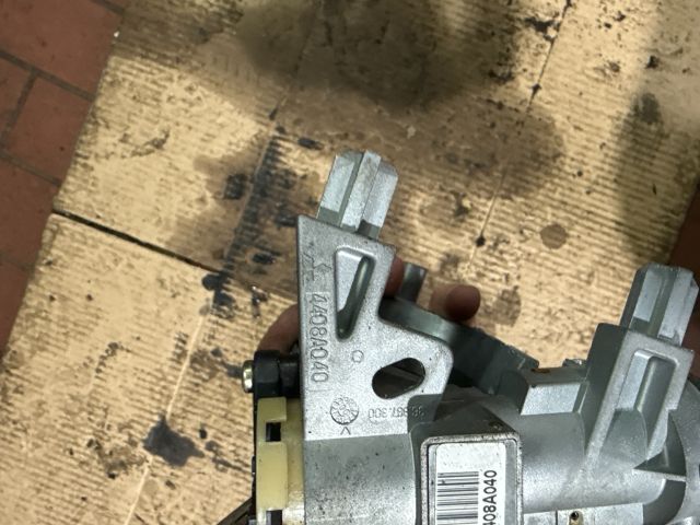 bontott MITSUBISHI COLT Gyújtáskapcsoló Házzal