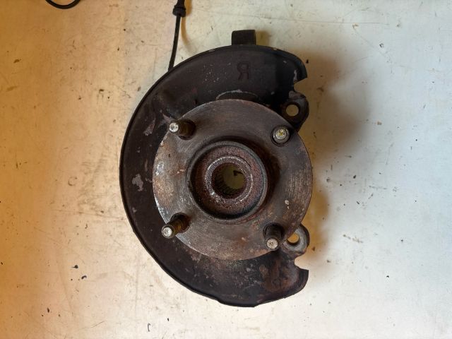 bontott MITSUBISHI COLT Jobb első Csonkállvány Kerékaggyal