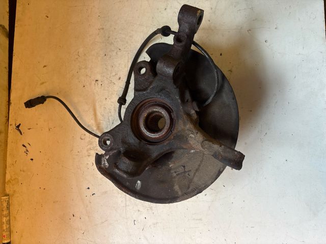 bontott MITSUBISHI COLT Jobb első Csonkállvány Kerékaggyal