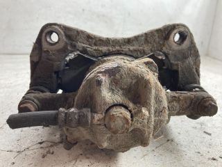 bontott MITSUBISHI COLT Jobb első Féknyereg Munkahengerrel