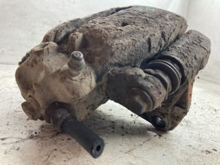 bontott MITSUBISHI COLT Jobb első Féknyereg Munkahengerrel