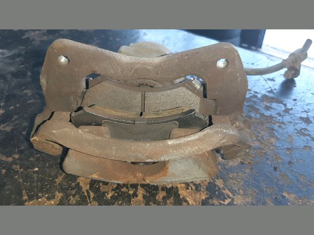 bontott MITSUBISHI COLT Jobb első Féknyereg Munkahengerrel