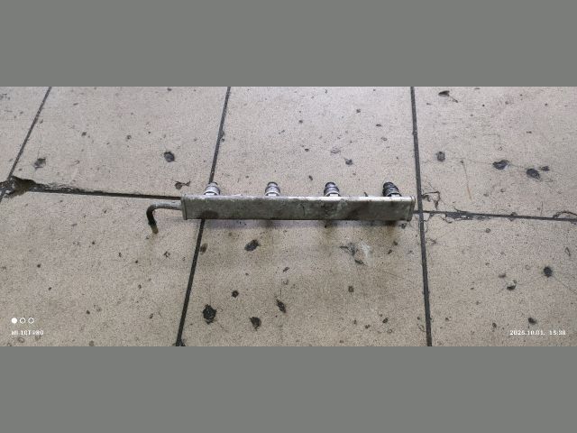 bontott MITSUBISHI COLT Porlasztó Sor / Híd