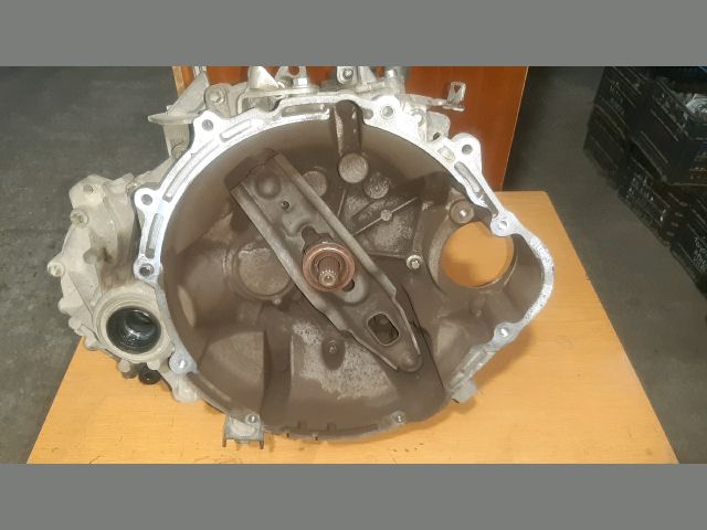 bontott MITSUBISHI COLT Váltó (Mechanikus)