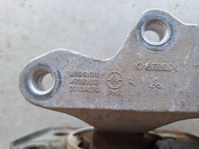 bontott MITSUBISHI COLT Váltó Tartó Bak (Pozíciófüggetlen)