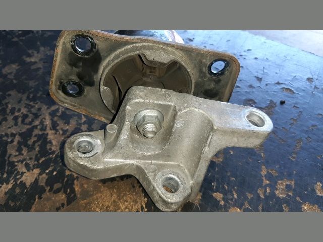 bontott MITSUBISHI COLT Váltó Tartó Bak (Pozíciófüggetlen)