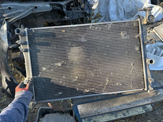 bontott MITSUBISHI COLT Vízhűtő Radiátor (Klímás)