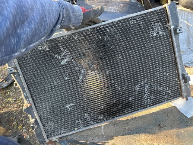 bontott MITSUBISHI COLT Vízhűtő Radiátor (Klímás)