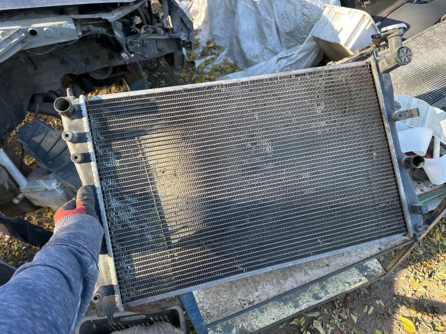 bontott MITSUBISHI COLT Vízhűtő Radiátor (Klímás)