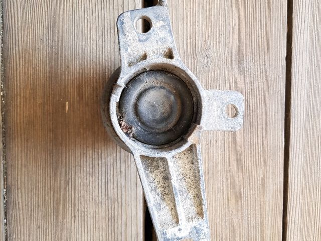 bontott MITSUBISHI COLT Motor Tartó Bak Jobb