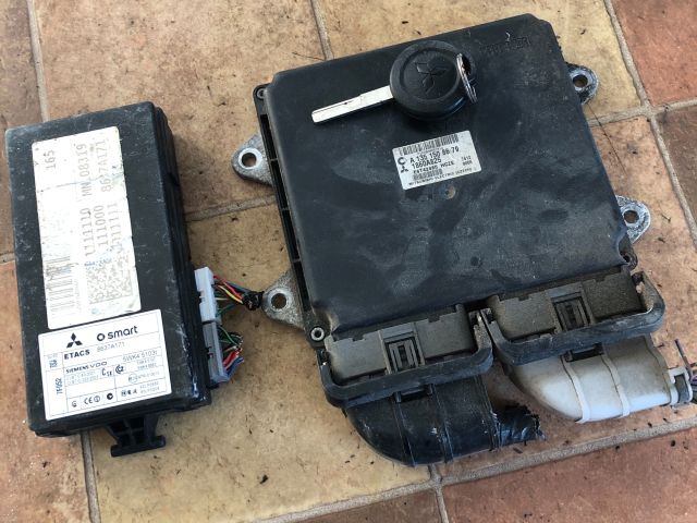 bontott MITSUBISHI COLT Motorvezérlő