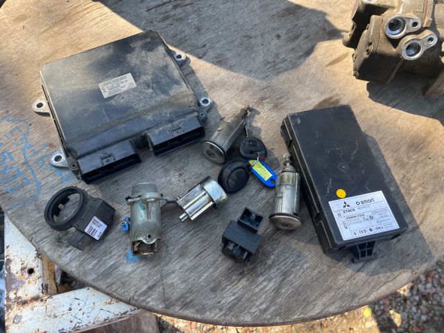 bontott MITSUBISHI COLT Motorvezérlő