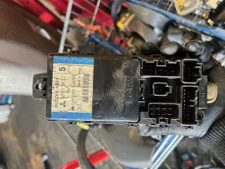 bontott MITSUBISHI COLT Biztosítéktábla Motortér