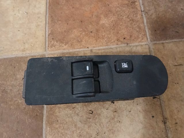 bontott MITSUBISHI COLT Ablakemelő Kapcsoló Négyes / Kettes