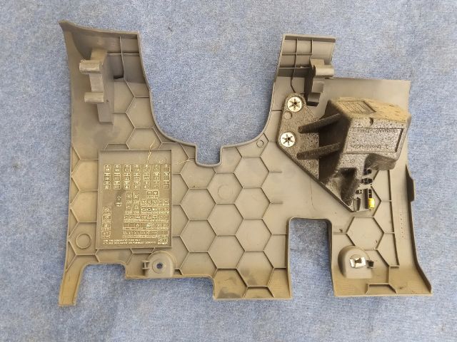 bontott MITSUBISHI COLT Bal Alsó Műszerfal Burkolat