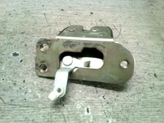 bontott MITSUBISHI COLT Bal Csomagtérajtó Zárszerkezet