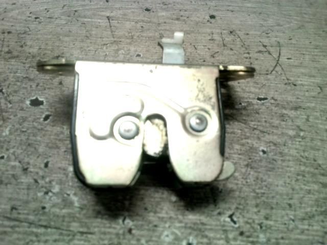 bontott MITSUBISHI COLT Bal Csomagtérajtó Zárszerkezet