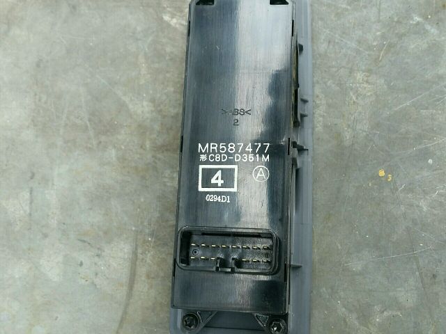 bontott MITSUBISHI COLT Bal első Ablakemelő Kapcsoló