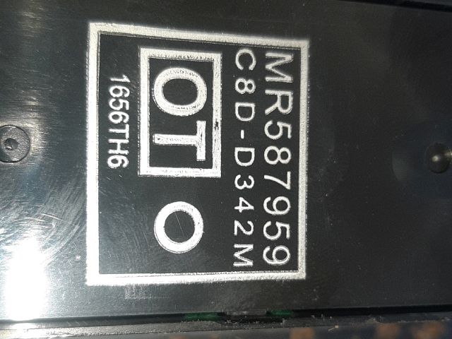 bontott MITSUBISHI COLT Bal első Ablakemelő Kapcsoló